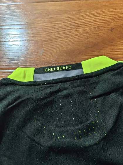 Chelsea 2016-17 Away Kit collar tag detail