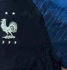 France FFF crest close-up