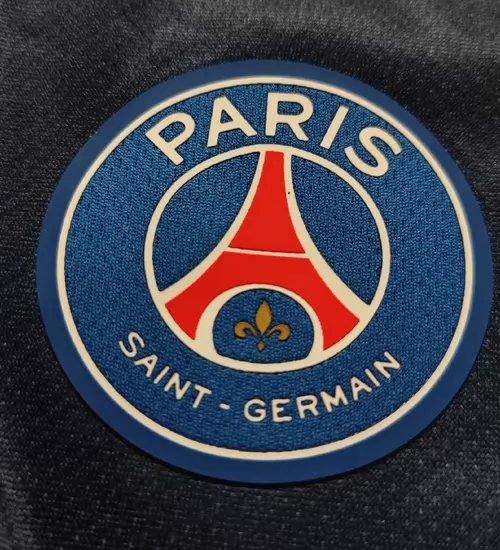 Paris Saint-Germain 2016-17 Home Kit - PSG crest badge