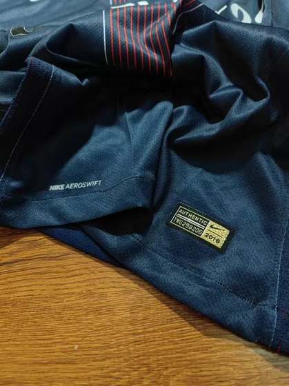 PSG jersey Nike Authentic 2016 hem tag detail