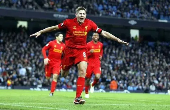 Steven Gerrard wearing Liverpool 2012-13 home kit in match