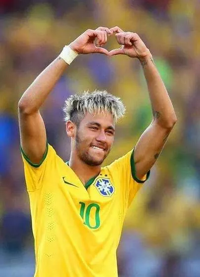 Neymar Jr wearing Brazil 2014 World Cup Home Kit