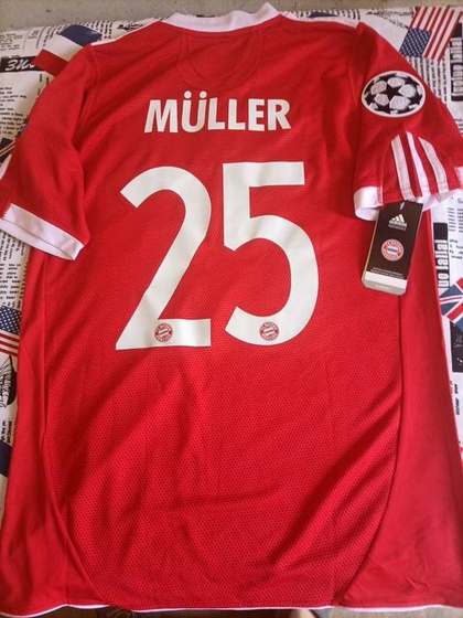 Bayern Munich jersey back closeup - Muller 25