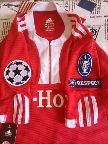 Bayern Munich jersey collar and Champions League patches