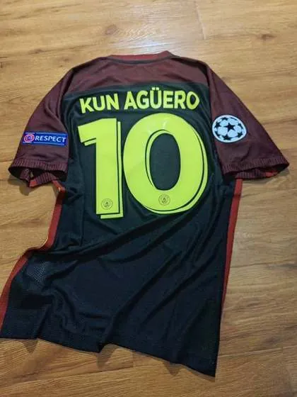 Manchester City 2016-17 Away Kit back - Kun Aguero 10